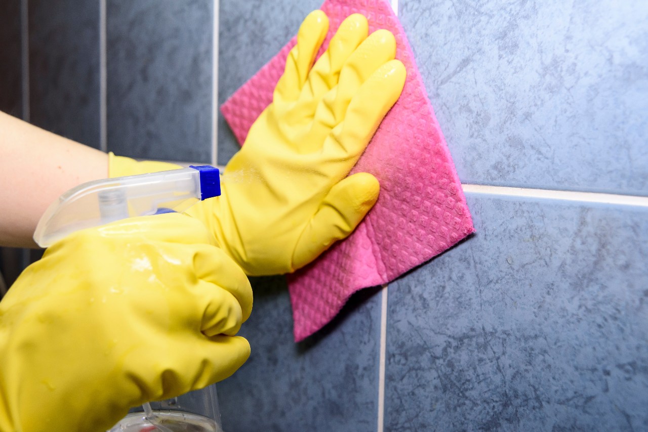 How to clean your bathroom effectively-Merci-Cleaning-London-2