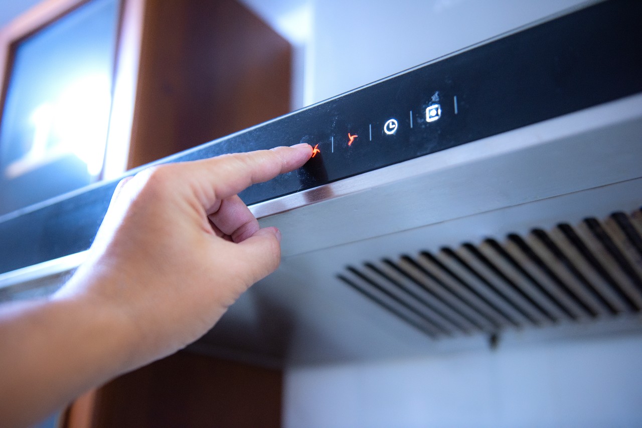 A step-by-step guide on cleaning your cooker hood-Merci-Cleaning-London-2